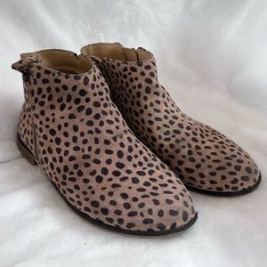 Little Girls cheetah / leopard low booties • Size 2